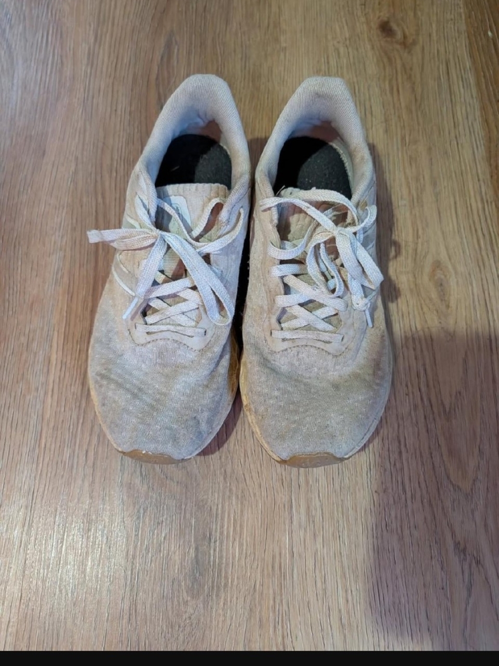 Light Beige New Balance Sneakers with Laces
